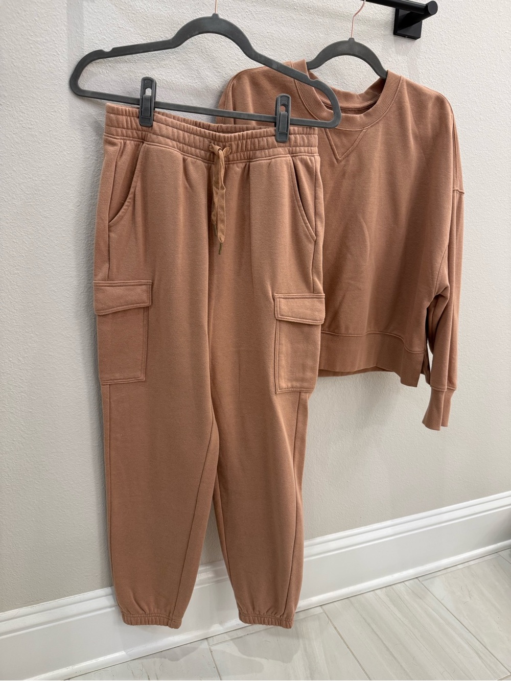 Women's Cargo Joggers & Sweatshirt in Camel